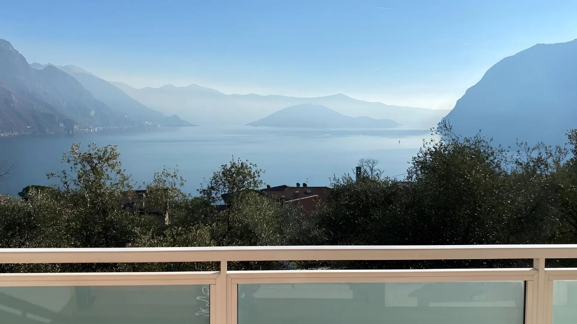 Happy Guest Apartments - Blue Apartment Riva di Solto